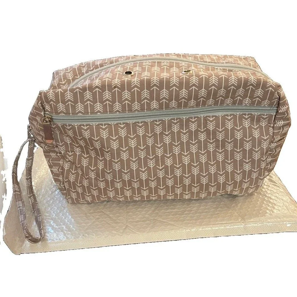 Unbranded Brown & White Arrow Print Dopp Make-up Bag 10 in x 9 in